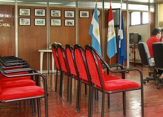 sillas rojas cuf concejo