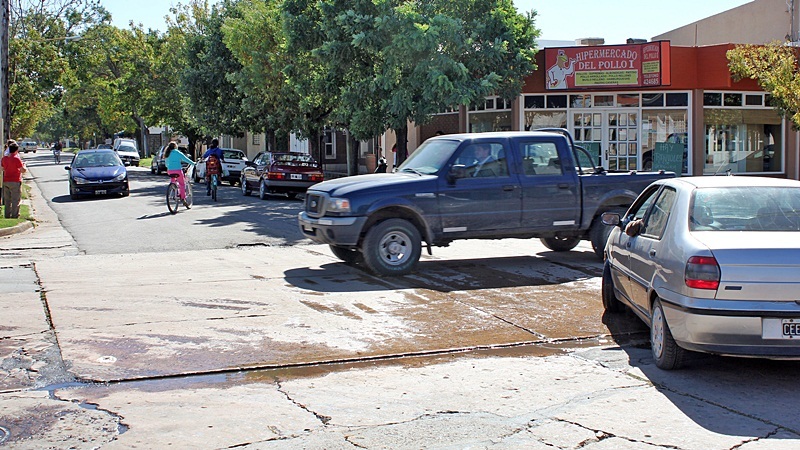 mano única san juan entre alberdi y alvear