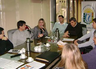 Concejales y gremialistas durante la reunión en el recinto. FOTO Prensa y DIfusión Concejo.