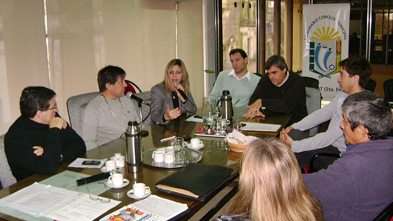 Concejales y gremialistas durante la reunión en el recinto. FOTO Prensa y DIfusión Concejo.