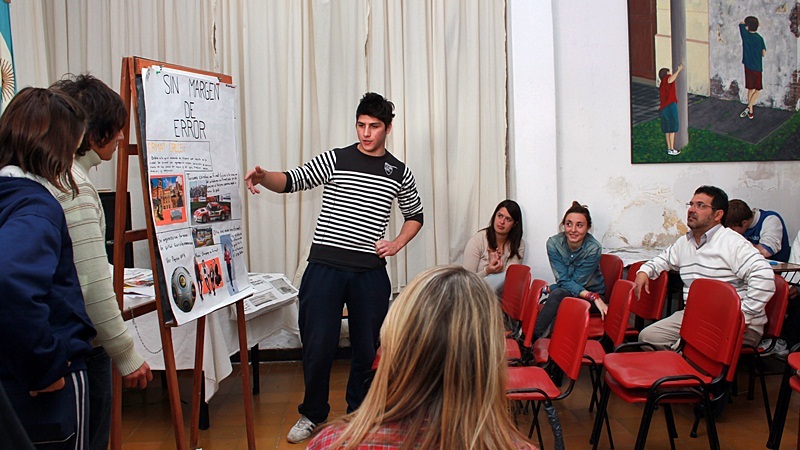 Los jóvenes de la EET N° 281 fueron los primeros en participar del taller. FOTO Lisandro Carrobé.