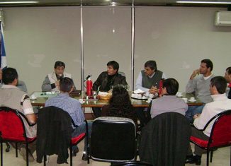 Empresarios y concejales durante la reunión en el recinto. FOTO Prensa y Difusión Concejo Firmat.