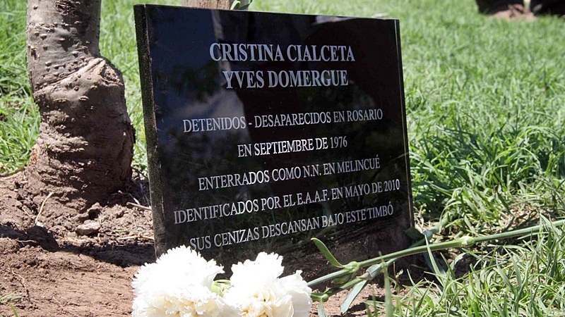 Placa realizada en memoria de la pareja de desaparecidos durante la última dictadura.