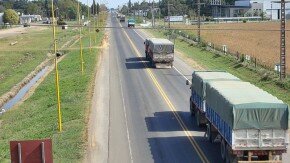 Estado de la ruta nacional 33 a la altura de Firmat.