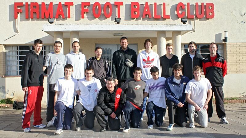 Plantel Rojo que comienza la pretemporada con rumbo al Torneo Federal 2012-13. Foto: Lisandro Carrobé.