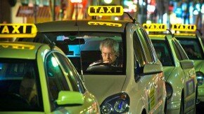 La bajada de bandera pasará a costar 6,70 pesos. http://www.flickr.com/photos/extranoise/300822022/