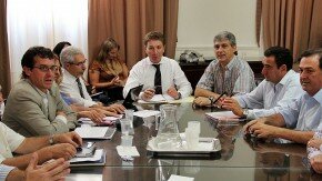 Funcionarios y representantes de la Festram durante la reunión. FOTO Secretaría de Comunicación Social.