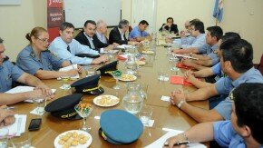 La provincia propuso un incremento del 31 por ciento para policías y agentes penitenciarios f1