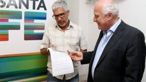 Lifschitz entregando aporte (ilustrativa)