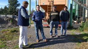 Micro PyME que ayuda al pueblo. El senador Enrico en La Chispa