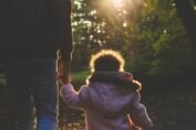 “Los niños, niñas y adolescentes pueden salir con sus padres a hacer las compras”